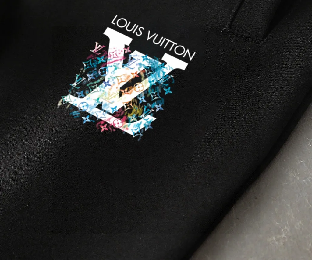 🅿️460 brand [LV Louis Vuitton] (velvet and thickened) 2025 autumn and winter new products, celebrities' favorite fashion-flavored casual suits, clean and neat tailoring, full of urban style. Made of high-quality custom-made fabrics, the lining has excellent thermal insulation effect, feels soft and dry, and the upper body effect is crisp and stylish. The three-dimensional cutting process and the pattern are all of high standards, and the silhouette version has the right benefits! It is not tight at all, and you feel good when you wear it. So many top-quality raw materials create high-end products with unparalleled value. It is the first choice for high-end fashion people. (Size: M-4XL can wear up to 200 pounds)